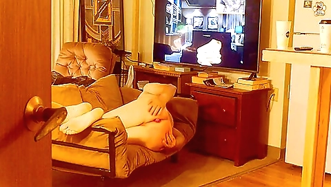 Amateur teen with a nice ass enjoys anal and gets fucked