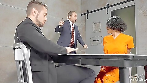 American brunette with a big ass seduces a step-father