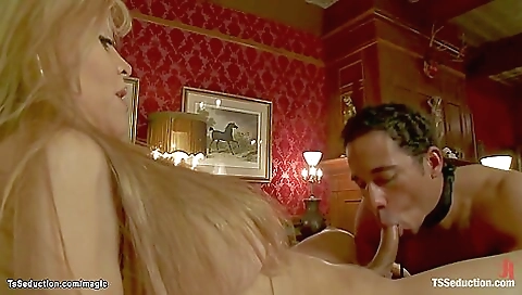 Latina and brunette and a man fuck in doggy and asshole