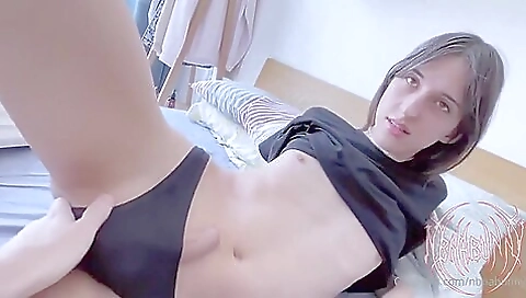 Amateur brunette gets fucked in her cunt and cumshot