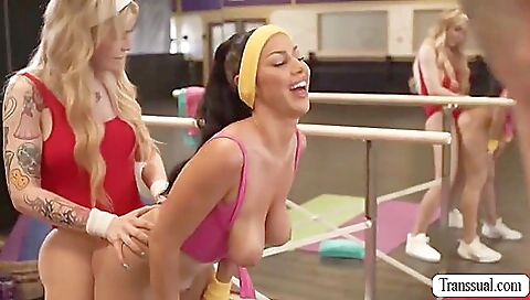 Transvestite hottie gives a great blowjob and fucks