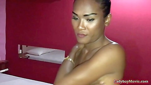 Asian woman fucks her tight asshole in an amateur anal video